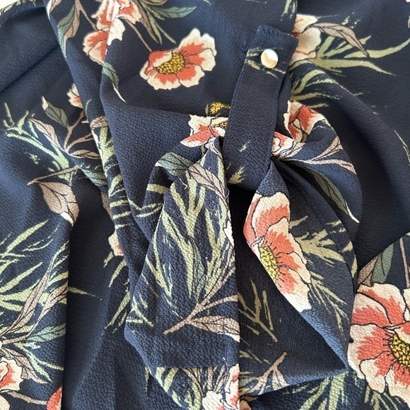 Lynn Ryan Navy Floral Hi Lo Top - Picture 12 of 12